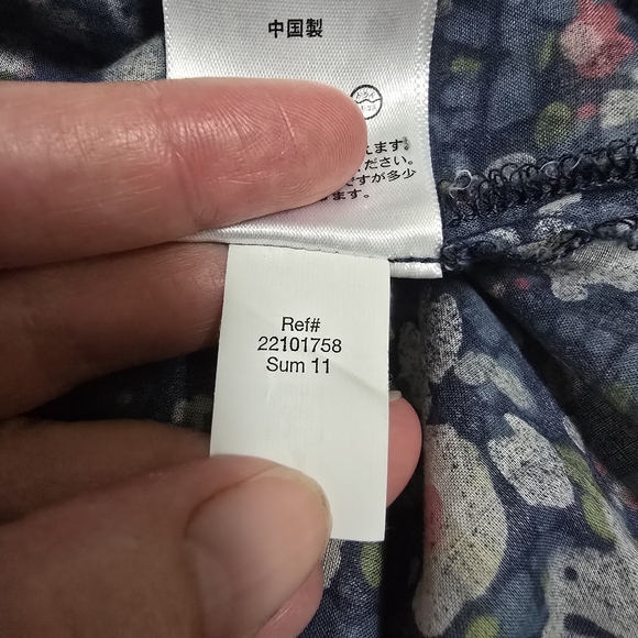 Eddie Bauer Women’s Small Short Sleeve V Neck Pullover Blouse Blue Floral 3641 - Picture 11 of 11